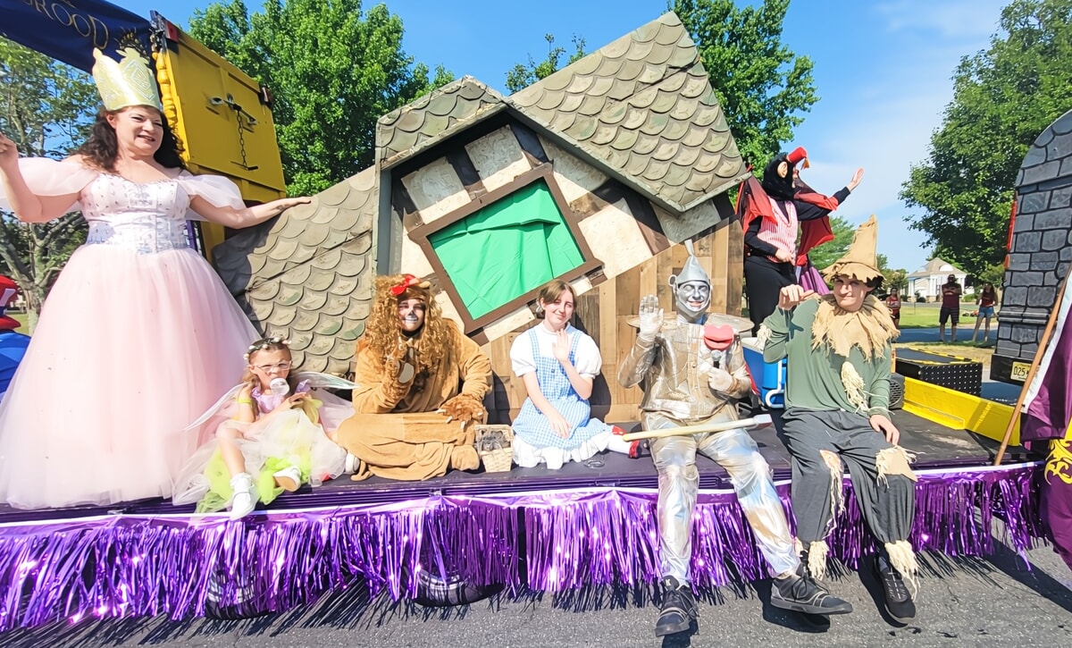 Smithville Fourth of July Parade featuring costumed actors
