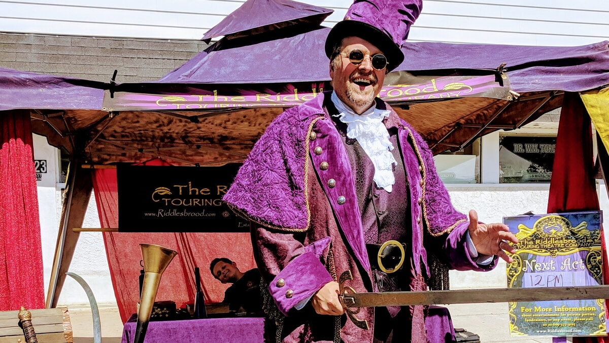 Step into the world of wonder! Clyde and NYX turn this Trunk Show into a theatrical masterpiece