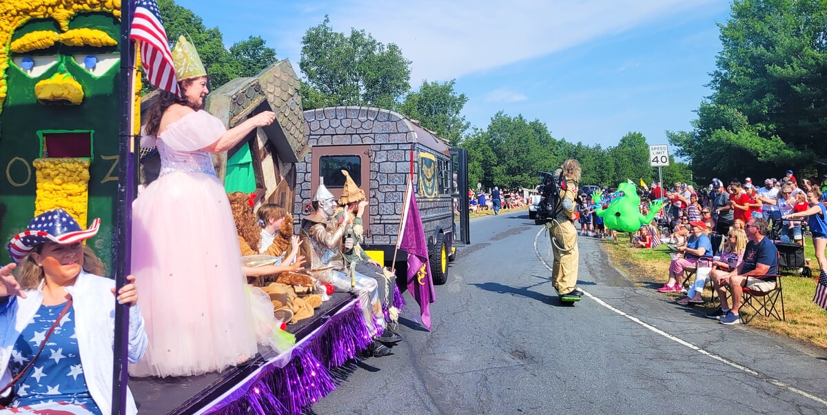 Actors entertaining families at the Smithville Independence Day parade