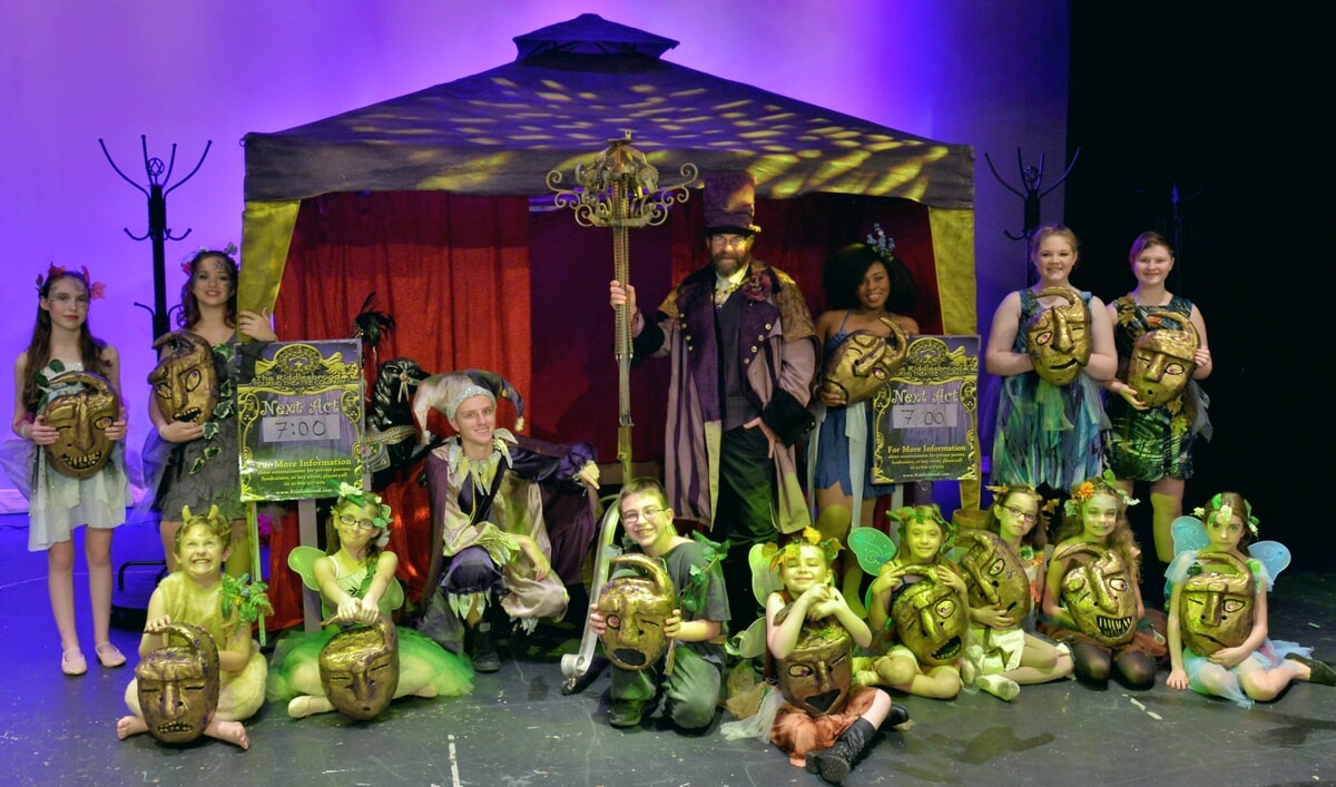 The Language of Riddlesdiculous blends performance, riddles, and wordplay to create an immersive theatrical experience