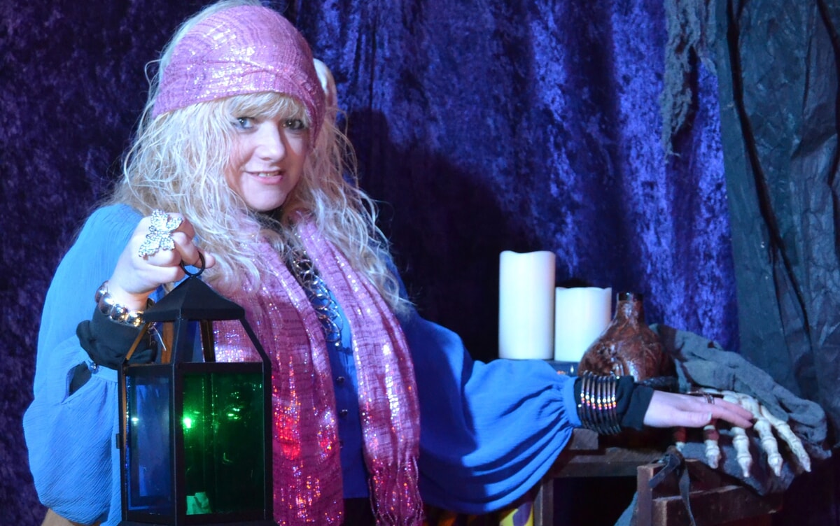Looking for an unforgettable night? Hire a murder mystery and bring the excitement to you!