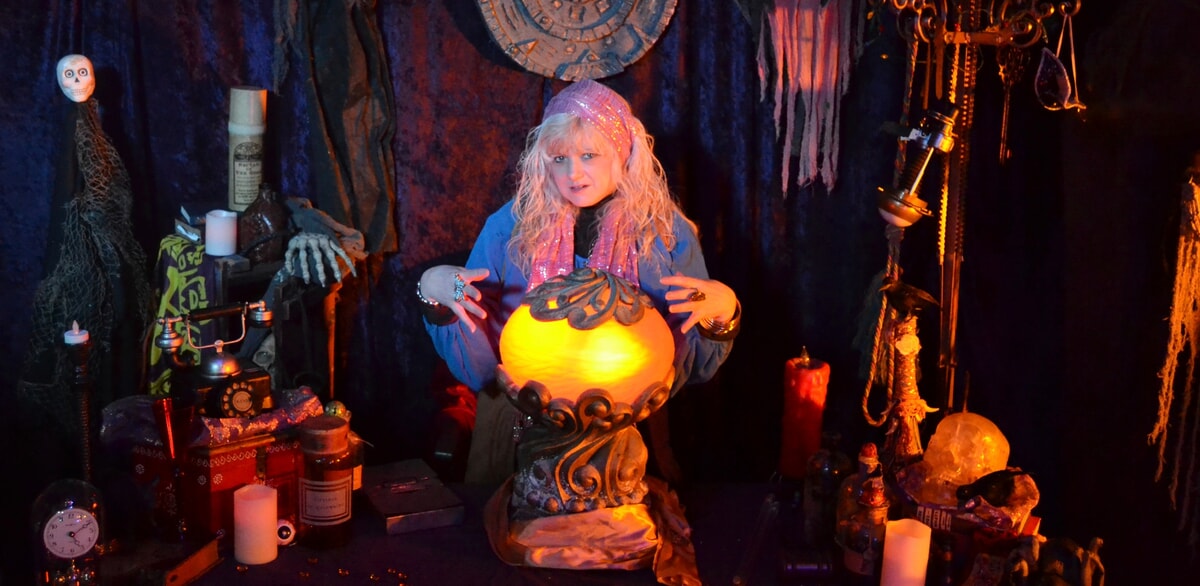 Hen Night magic! A psychic reveals the future while cops keep the night in check.