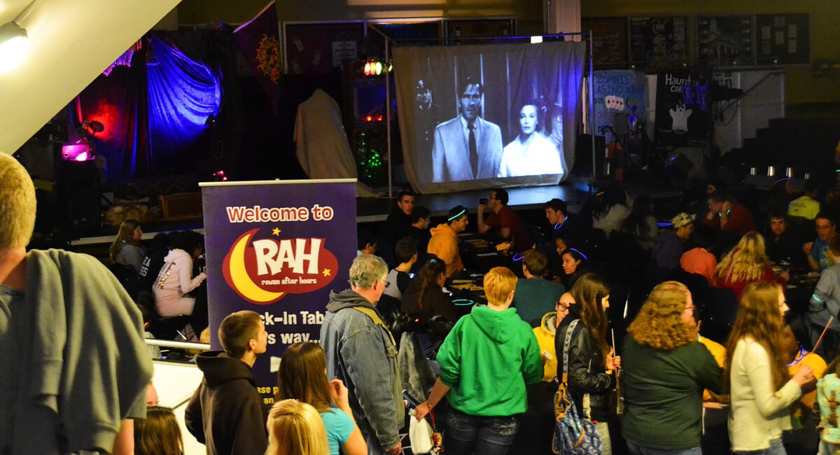 Teamwork, suspense, and fun—college murder mysteries bring students together for an unforgettable night!