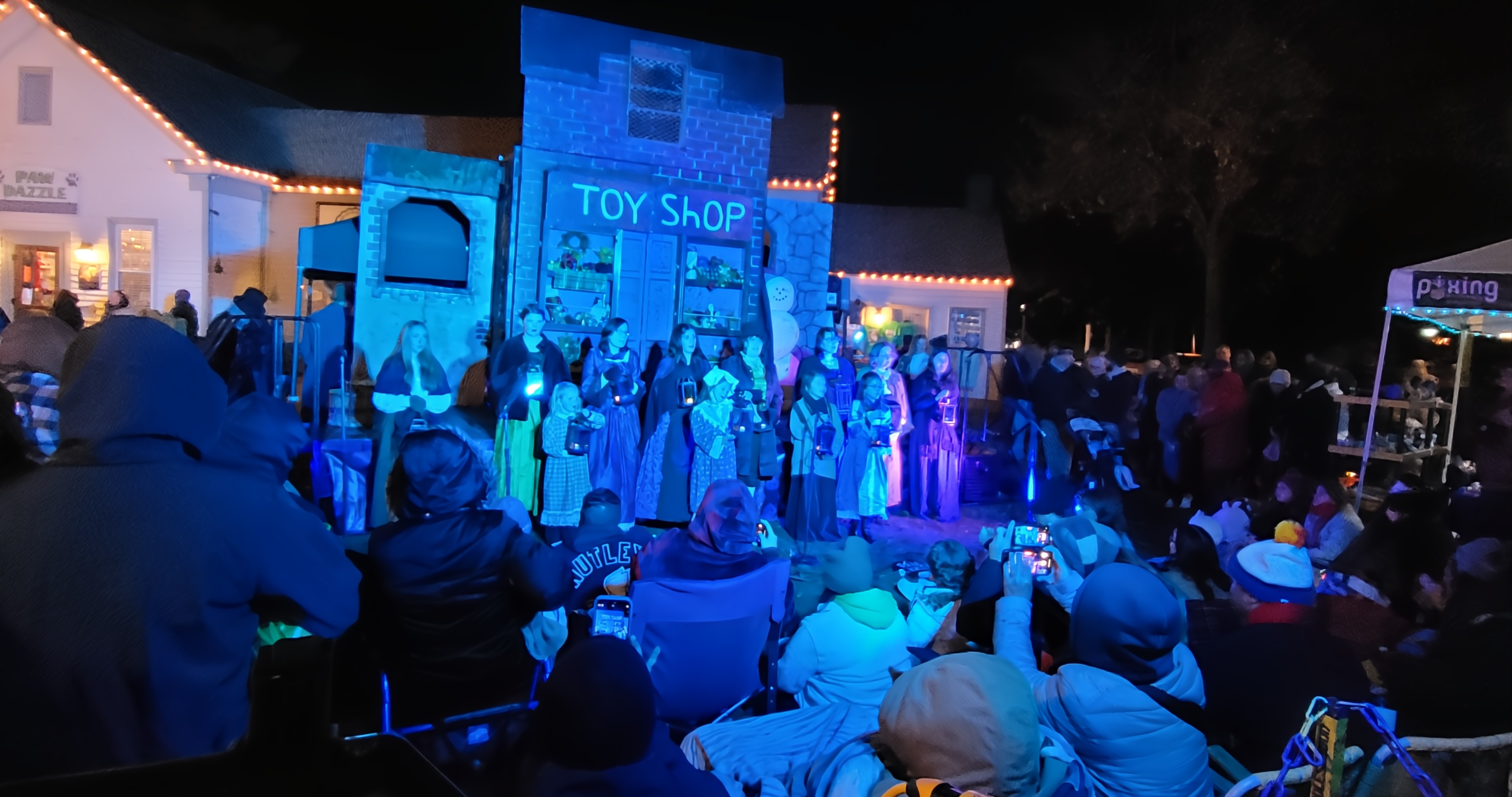 Immersive Dickensian street performances at Smithville’s historic holiday festival