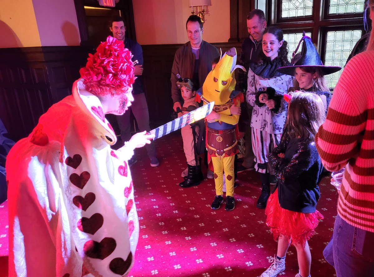 Mobile haunted attraction bringing horror scenes and jump scares to different locations
